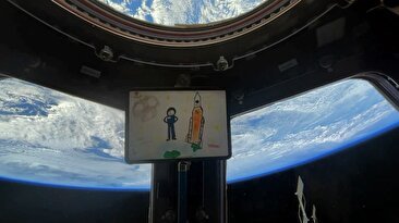 صد کودک از ایران برای یاسمن مقبلی نقاشی فرستاده‌اند/ نمایش نقاشی‌ها از ایستگاه فضایی را ببینید (فیلم)