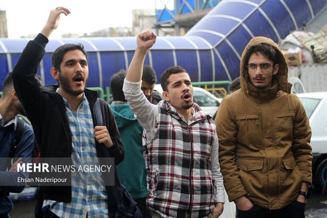 تجمع دانشجویان و کارگران مقابل وزارت کار 