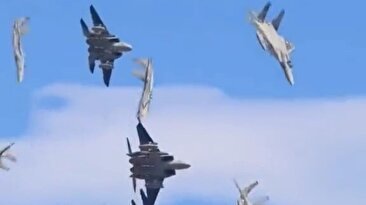 مانور فوق زیبای جنگنده‌ها در آسمان / یک هماهنگی بی‌نظیر (فیلم)
