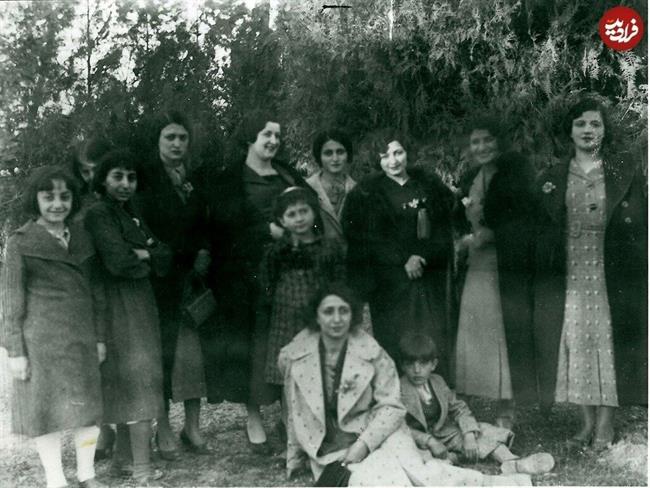 تهران قدیم؛ گشت و گذار دختران جوان در تهران 100 سال قبل / عکس