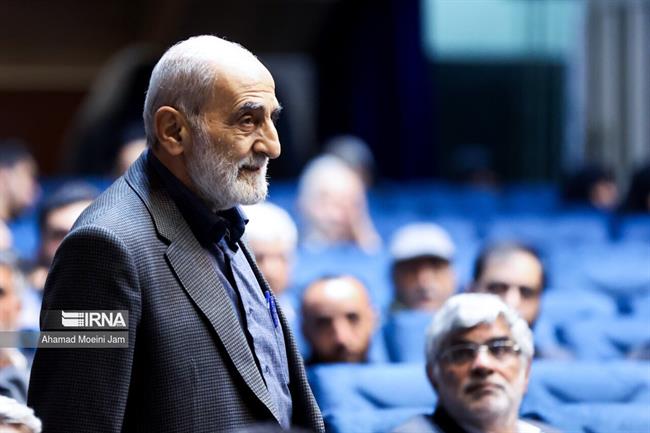 عکسی از مهدی هاشمی و منتقد سرسخت پدرش در یک مراسم /وزیر احمدی نژاد هم آمد