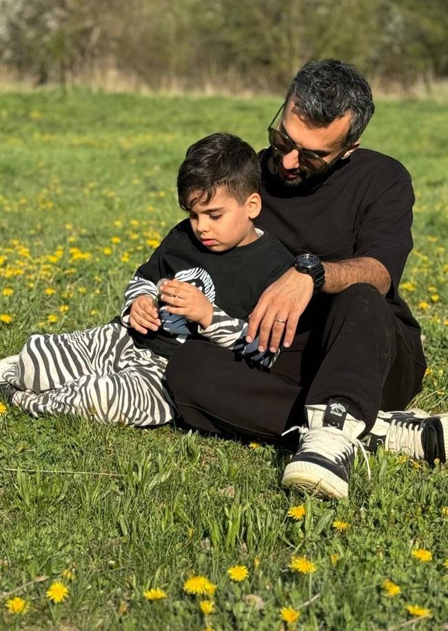 عکس‌؛ ژست جالب محمدحسین میثاقی و پسرش