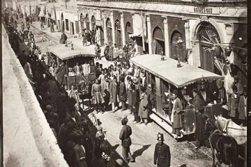 تهران قدیم ؛ حمل و نقل عمومی در تهران 100 سال قبل این شکلی بود/ عکس