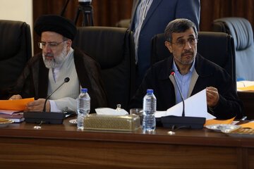 نفوذ محمود احمدی نژاد در دولت رئیسی به روایت امیری فر /فرزین با مشایی دیدار کرده /قالیباف رقیب جدی رئیسی در 1404 است