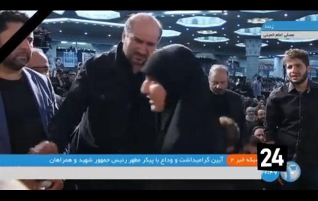 تصویری از دختر سردار سلیمانی در مراسم وداع با رئیس جمهور شهید