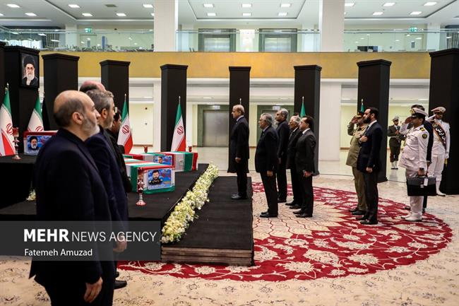 سیاسیون خارجی اینگونه به شهید رئیسی، وزیرخارجه و سرتیپ موسوی ادای احترام کردند +تصاویر
