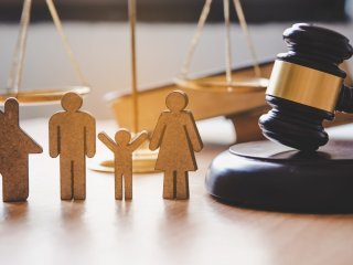 چرا باید از وکیل خانواده کمک بگیریم؟