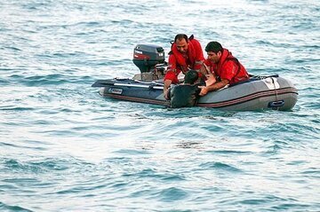 نجات جان 4 صیاد در منطقه دریایی تنب بزرگ و کوچک هرمزگان