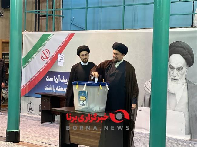 سیدحسن خمینی در کنار پسرش رأی خود را به صندوق انداخت /عراقچی به مسجد امام صادق اقدسیه رفت +عکس