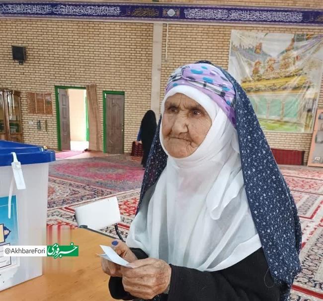 حضور بانوی 96 ساله و رهبران اقلیت های دینی در پای صندوق رأی/ عروس و داماد جدید هم از راه رسیدند /شعاردهی تندروها علیه پزشکیان+عکس