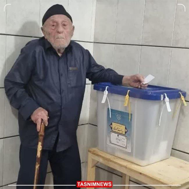 آقای پزشکیان به کی رأی دادی؟ /پوشیدن شلوارک کار دست یک شهروند داد /پیرمرد 115 ساله با عصا پای صندوق آمد /حاشیه های انتخابات 8 تیر