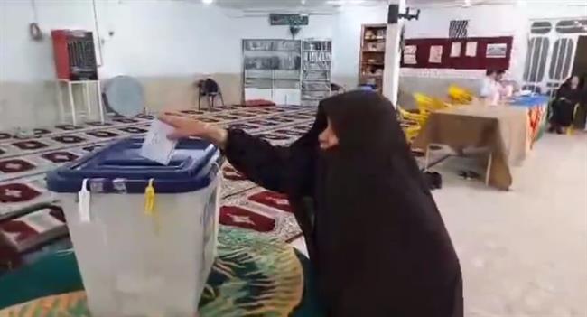 تصویری از رأی دادن مادر آذری جهرمی به پزشکیان /ساعت 5 عصر در مسجد جامع نارمک رأی خواهم داد