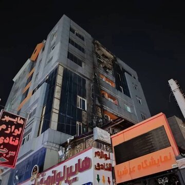 اطفا حریق دو واحد مسکونی در کوی آزادگان بندرعباس؛ علت آتش سوزی در دست بررسی است