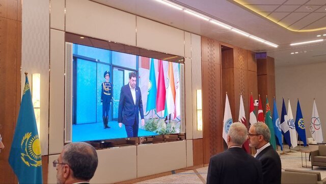 عکسی از محمد مخبر در اجلاس سران شانگهای