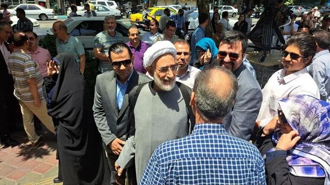 عکسی از داماد روحانی در صف رأی دادن /انصاری و همتی به جماران رفتند /فتاح بعد از حمایت از جلیلی پای صندوق آمد