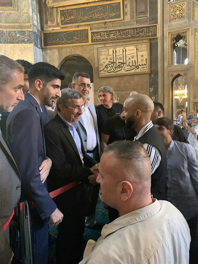 حضور محمود احمدی نژاد در ایاصوفیه استانبول در روز رأی گیری در ایران+ تصاویر
