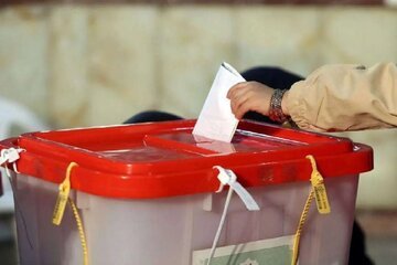 حضور کودکان پای صندوق های رأی/ رای دادن دخترخاله های 100 ساله/ رای دهنده ای در بیرمنگام با لباس منقش به تصویر سردار سلیمانی/حواشی انتخابات 15تیر