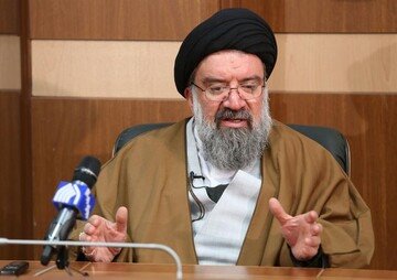 احمد خاتمی: این نامه تعیین جانشینی رهبری، جعلی است