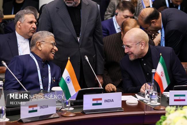 تصاویری از خوش و بش رئیس مجلس با همتایان هندی و روس خود در صحن مجمع پارلمانی بریکس