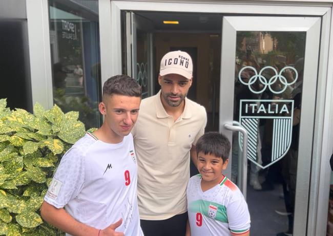 عکس؛ استقبال ایتالیایی‌ها از طارمی با پیراهن تیم‌ملی ایران