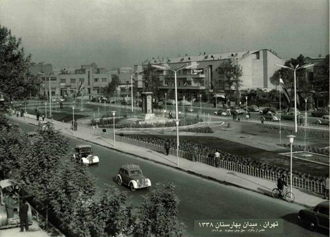 تهران قدیم؛ تهران 65 سال قبل و تردد خودروهای کلاسیک در میدان بهارستان/ عکس
