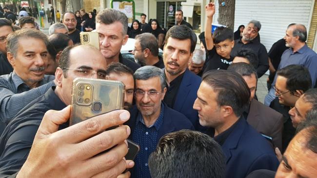 احمدی‌نژاد به زنجان رفت+تصاویر