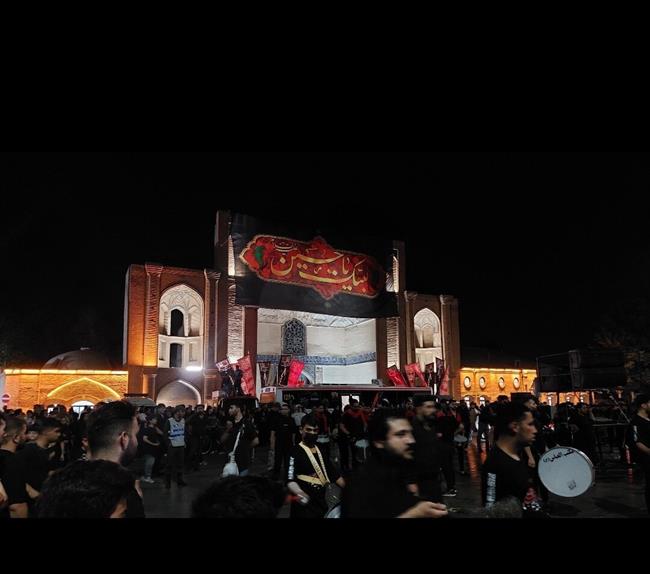 سردر دولتخانه صفوی، شب تاسوعای حسینی/عکس