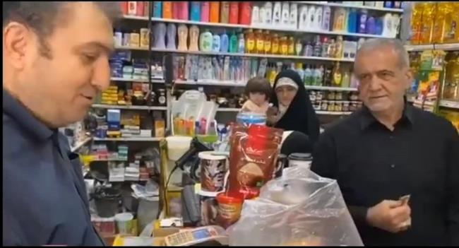 عکسی از مسعود پزشکیان و نوه‎‌هایش در سوپر مارکت