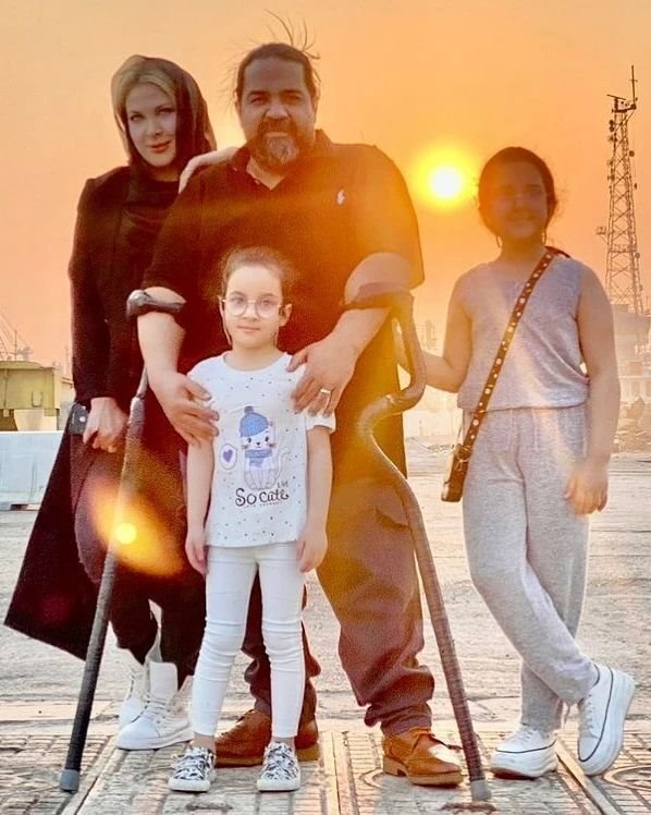 (تصاویر) رضا صادقی و خانواده‌اش در یک قاب دوست‌داشتنی