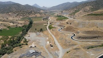 37 هزار هکتار اراضی کشاورزی در پائین دست سدهای استان کردستان از دیم به آبی تبدیل می‌شوند
