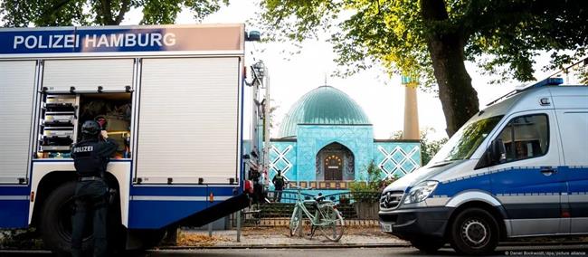 حضور پلیس برای بازرسی و پلمب مرکز اسلامی هامبورگ آلمان