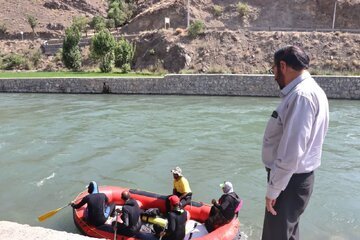 ادامه تلاش تیم های امدادی برای یافتن شهروند شهرکردی مفقود شده در رودخانه زاینده رود