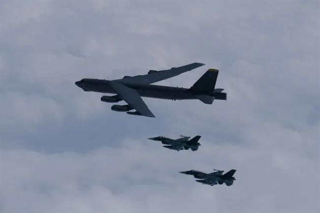 گشت‌زنی خطرناک روسیه و چین در نزدیکی آمریکا / ایالات‌متحده بمب‌افکن B-52 به میدان آورد /عکس