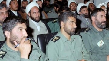 عکسی قدیمی از فرمانده شهید حزب الله لبنان در کنار شهیدان زاهدی، کاظمی، سلیمانی