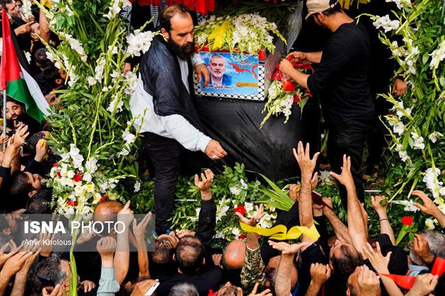 تصاویر تلخ از وداع با پیکر مستشار نظامی شهید شده در بیروت