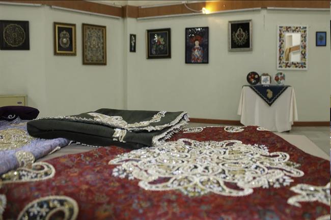 برپایی نمایشگاه هنری نقاشی روی کاشی درشهرکرد