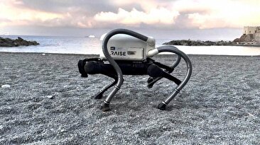 روباتی برای جمع کردن ته سیگار در سواحل/ هر پای آن یک جاروبرقی است (فیلم)