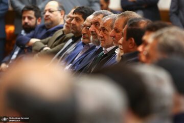 تصاویری از حضور چهره های شاخص اصلاح طلب در مراسم ختم سردار محمد ربیعی/ کاندیدای انتخابات تنها نشست