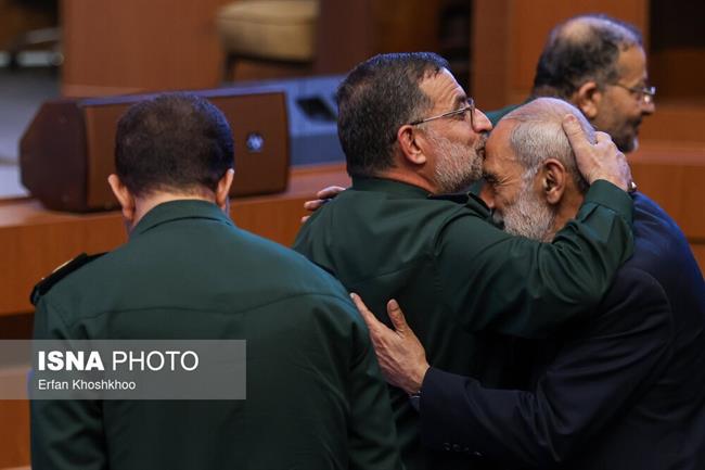 تصاویری از خوش و بش مدیر مسئول روزنامه کیهان با فرماندهان بلندپایه سپاه