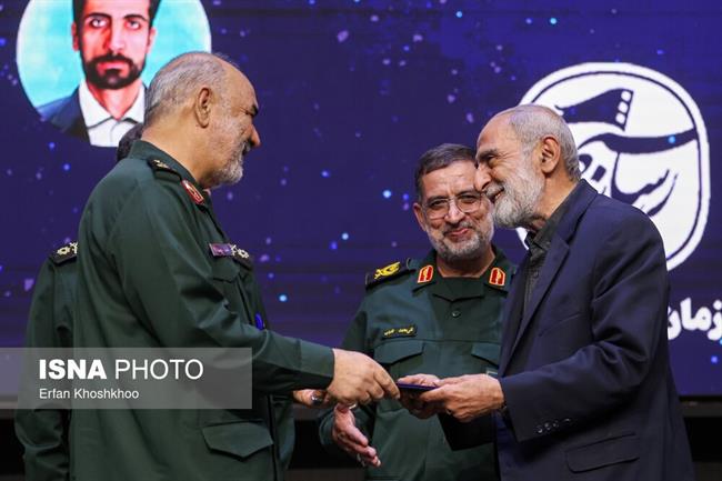 تصاویری از خوش و بش مدیر مسئول روزنامه کیهان با فرماندهان بلندپایه سپاه