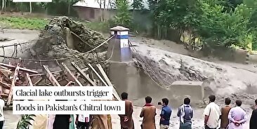 لحظه جاری شدن سیل در پاکستان/ 12 کشته و تخریب راه های ارتباطی (فیلم)