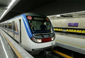 مورسکو در متروی تهران آفتابی شد!/عکس
