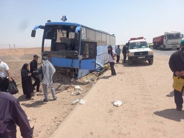 انحراف اتوبوس در جاده سرخه به آرادان 48 مصدوم برجای گذاشت/ مصدومین تبعه کشور افغانستان بودند