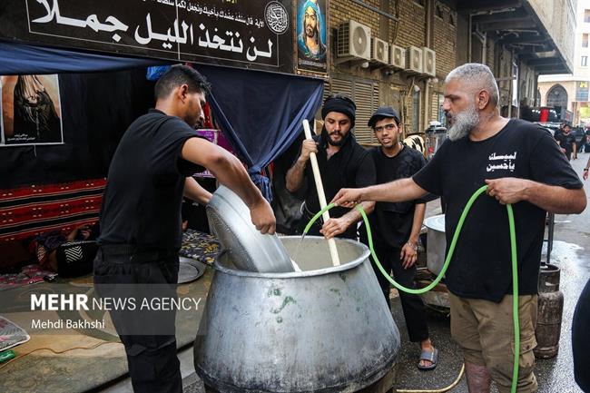 پذیرایی کربلایی‌ها از زائران اربعین