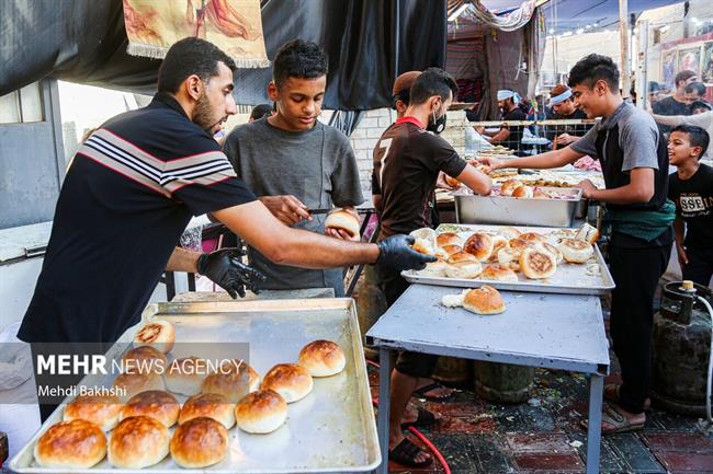 پذیرایی کربلایی‌ها از زائران اربعین