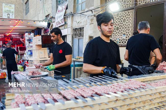 پذیرایی کربلایی‌ها از زائران اربعین