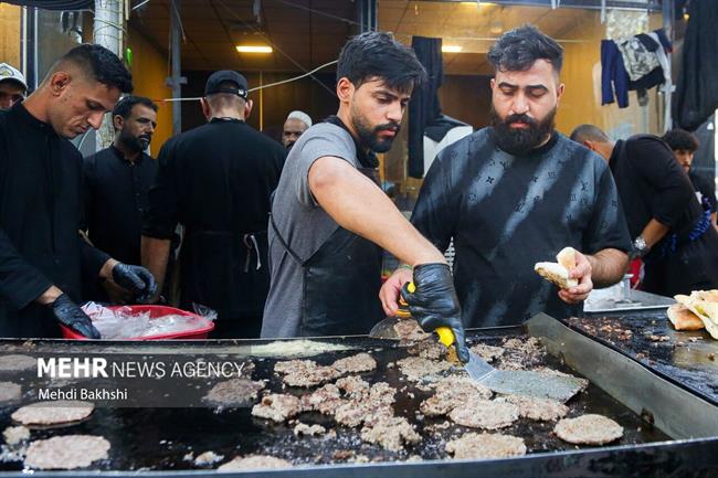 پذیرایی کربلایی‌ها از زائران اربعین