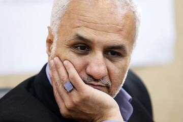 حسن عباسی محکوم به 7 ماه زندان شد، دولت سیزدهم جلوی آن را گرفت /علت: توهین به روحانی و طرح ادعای کذب دیدار با مقام اسرائیلی