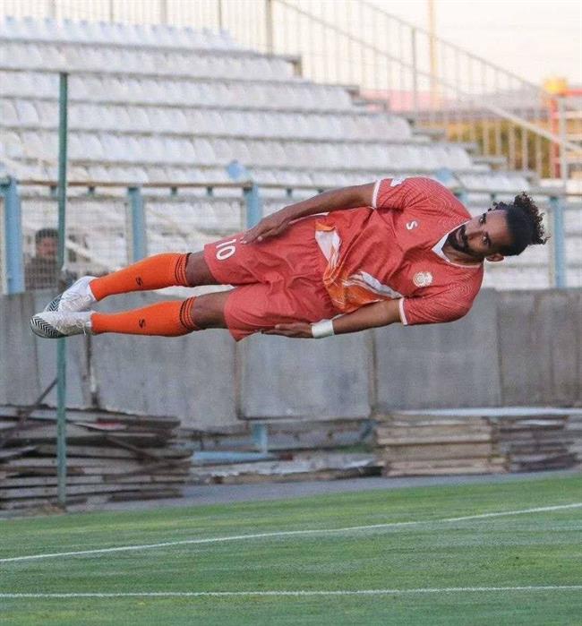 عکس؛ شادی افقی و عجیب ستاره پرسپولیس!