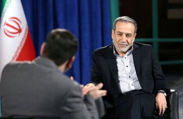 عکس ؛   جوانی عراقچی در دوران دفاع مقدس با لباس رزم